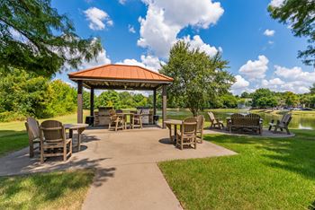 Outdoor kitchen & grills